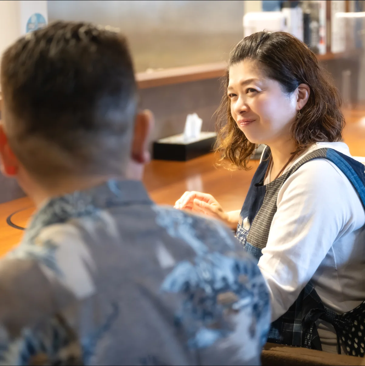お気に入りの服で会話を楽しむひととき